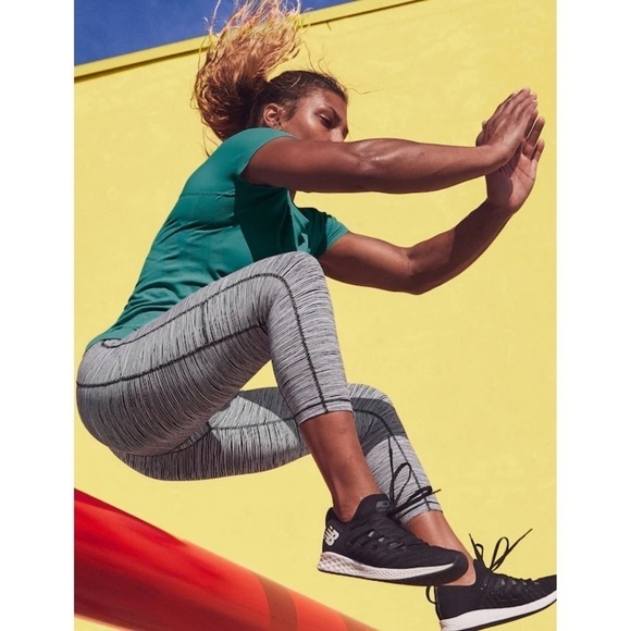 NWT Athleta Ultimate Linear Lines Cropped Leggings - Picture 4 of 13